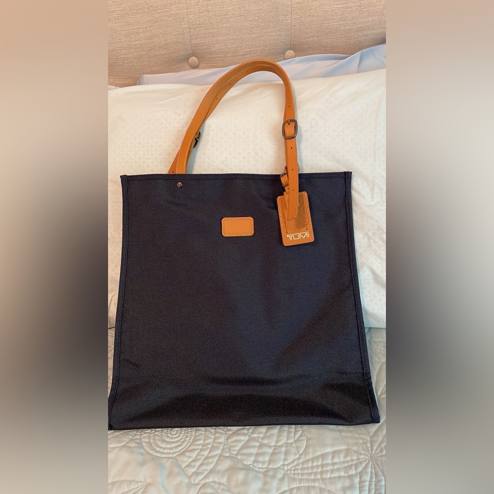 TUMI tote